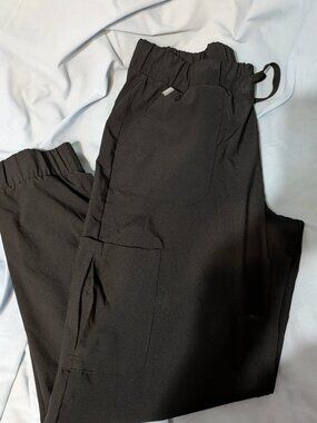 Womens' Scrub Pants Jogger style Hanes, black. Size Large. Stretch-fit. Elastic.